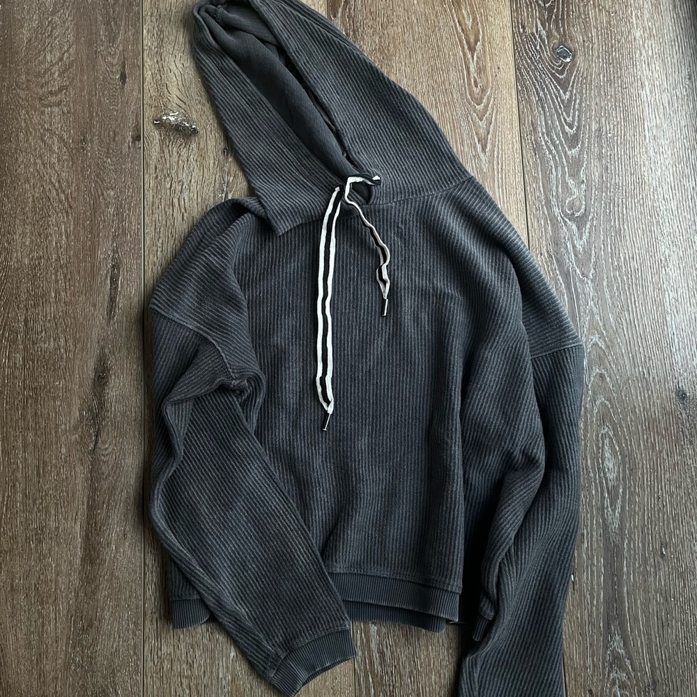 NWOT Aerie Women’s Charcoal Hooded Cropped Sweatshirt